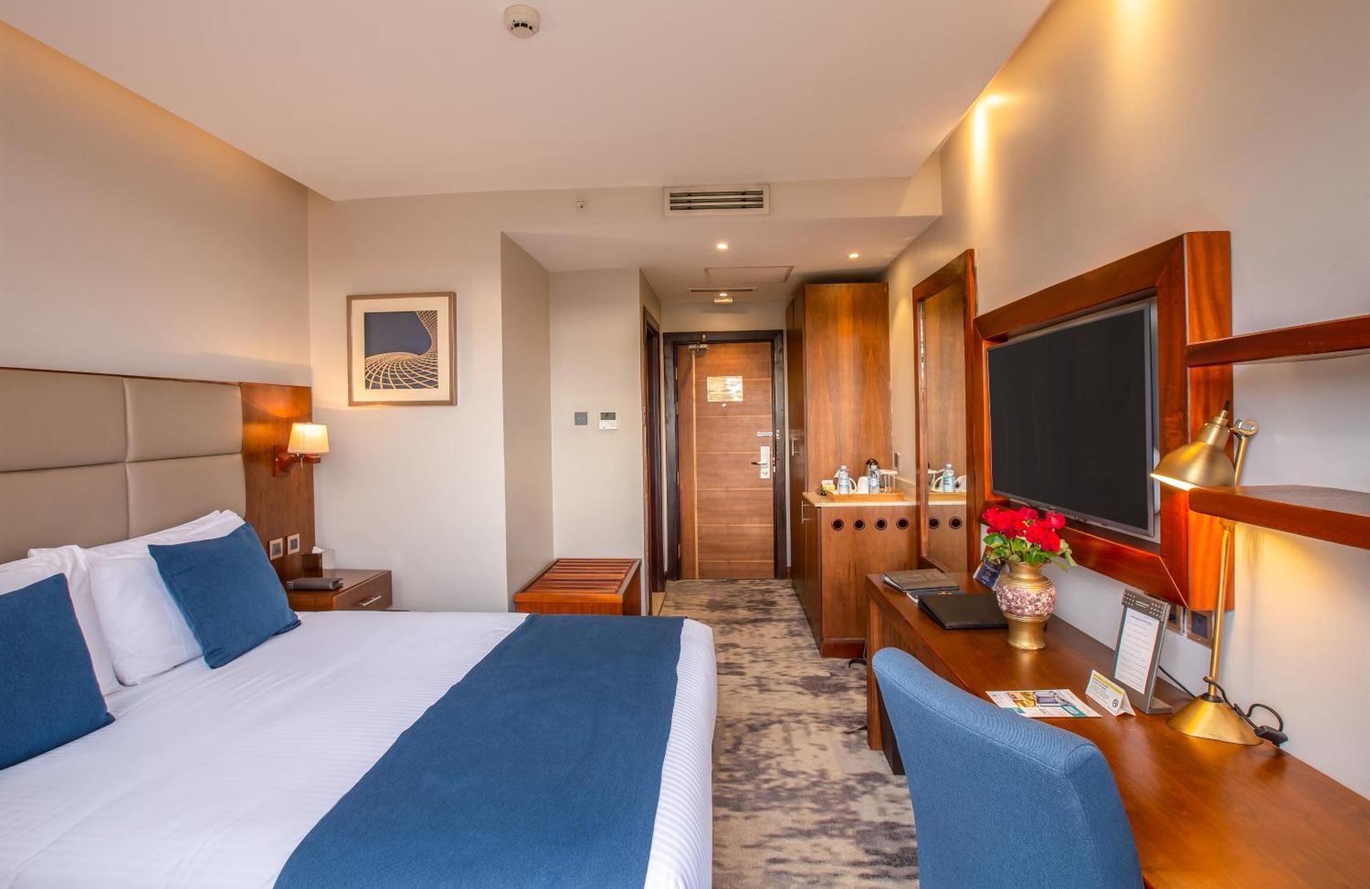 Golden Tulip Canaan Kampala Exterior photo