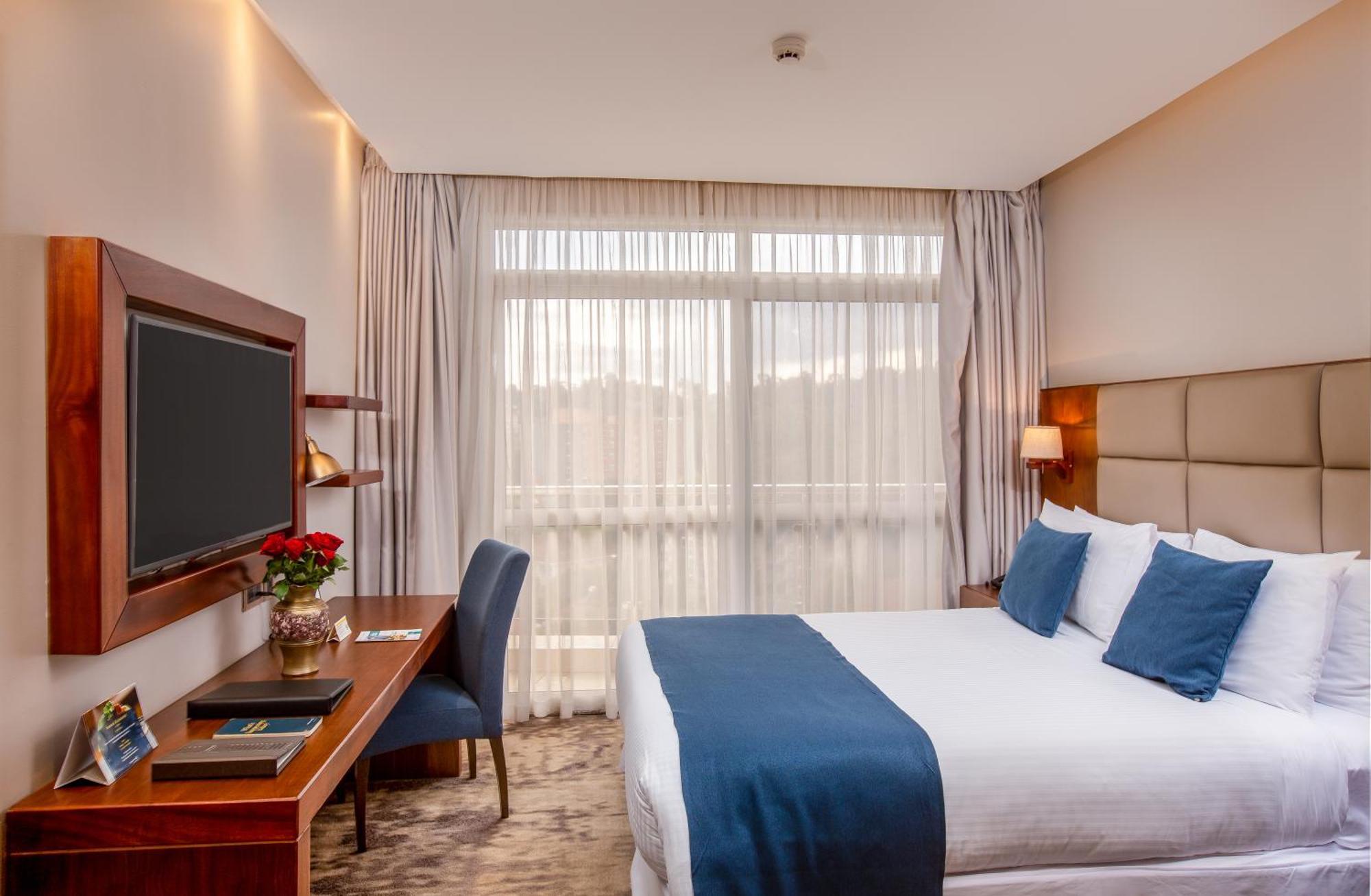 Golden Tulip Canaan Kampala Exterior photo