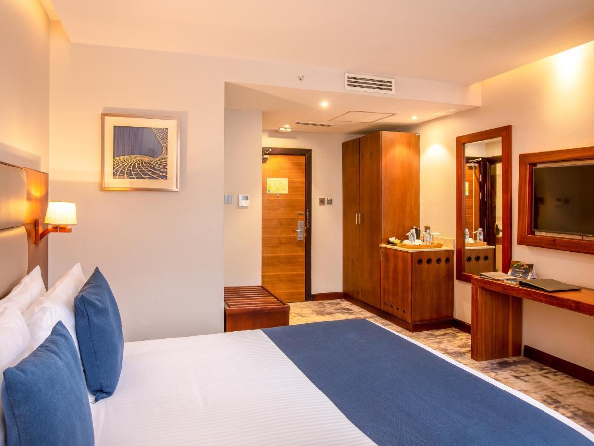 Golden Tulip Canaan Kampala Exterior photo
