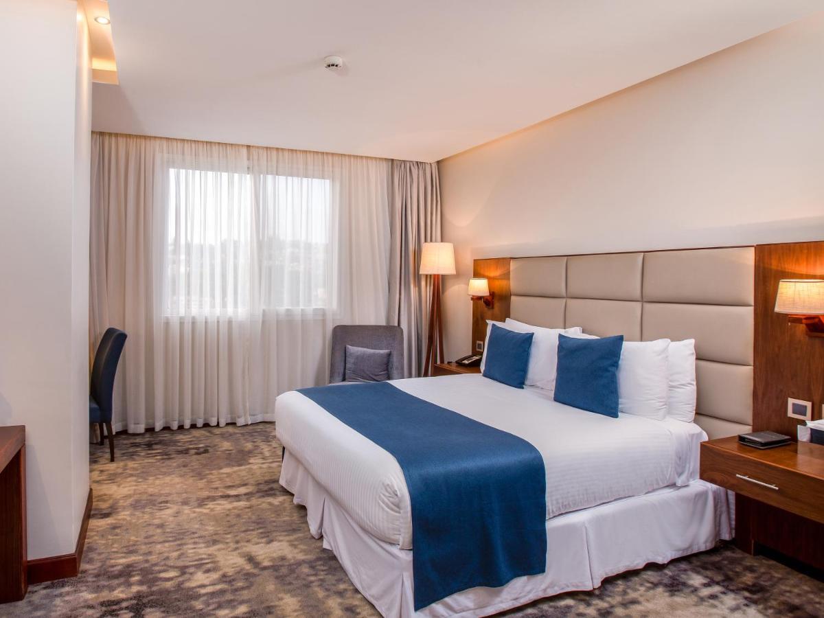 Golden Tulip Canaan Kampala Exterior photo