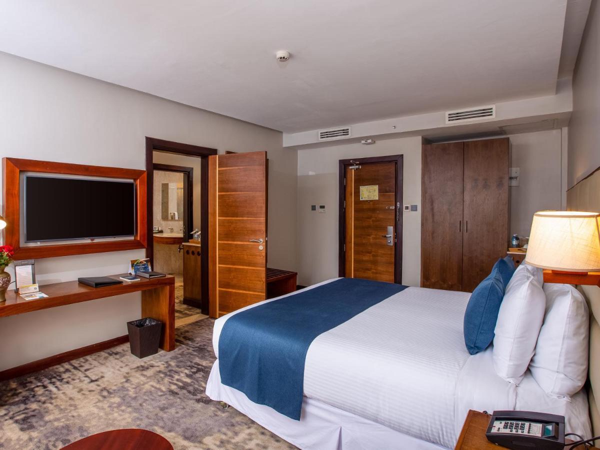 Golden Tulip Canaan Kampala Exterior photo
